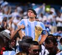 Maradona, siempre presente entre la afición argentina