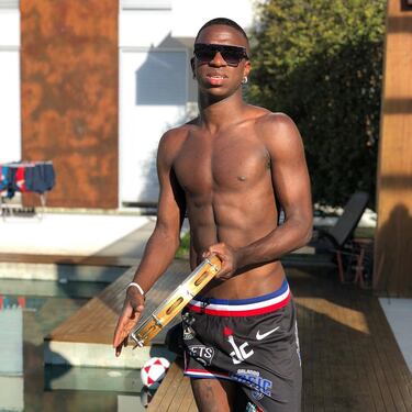 El delantero del Real Madrid no deja de sorprender a sus millones de seguidores con sus cambios de peinado. Esta vez se ha viralizado en redes su nuevo 'look'  que está luciendo en el Mundial de Clubes 2025, el cual ha provocado numerosos comentarios.