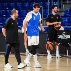 Llull y Abalde entrenan con el grupo a diez horas del inicio de la final