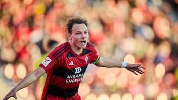 No había marcado aún Lachuer y ante el Villarreal se desquitó con un buen tanto de volea. El centrocampista recogió, dentro del área, un envío de Jonathan Gómez con la cabeza. Su disparo con la zurda fue inapelable.