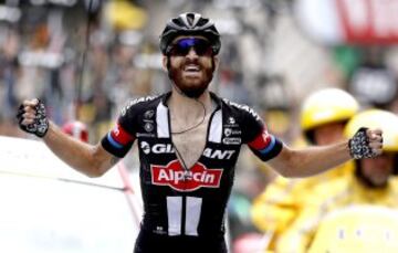 El ciclista alemán Simon Geschke celebrando su victoria en la etapa de hoy.