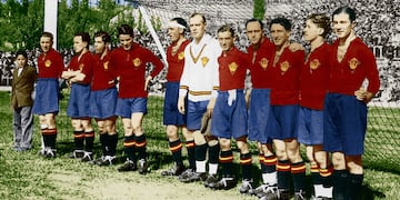 Equipación de la Selección Española del 1924 al 1931. Once inicial contra Inglaterra en un partido de 1929.