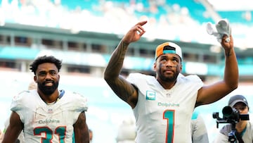 MIAMI GARDENS, FLORIDA - OCTOBER 15: Raheem Mostert #31 and Tua Tagovailoa #1 of the Miami Dolphins walk off the field after a win over the Carolina Panthers at Hard Rock Stadium on October 15, 2023 in Miami Gardens, Florida.   Rich Storry/Getty Images/AFP (Photo by Rich Storry / GETTY IMAGES NORTH AMERICA / Getty Images via AFP)