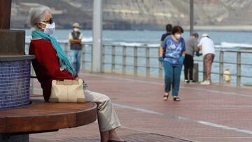 Valencia permite el baño en sus playas de manera controlada