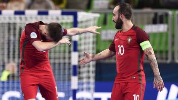 Portugal muestra que es más que Ricardinho y pasa primera