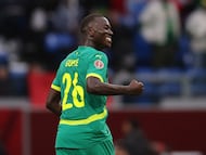 Pape Gueye celebra un gol con Senegal.