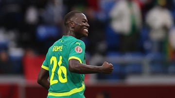 Pape Gueye celebra un gol con Senegal.