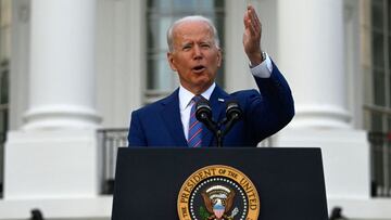 El presidente estadounidense Joe Biden habla durante las celebraciones del D&iacute;a de la Independencia en el Jard&iacute;n Sur de la Casa Blanca en Washington, DC, 4 de julio de 2021. 