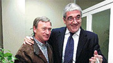 <B>PAREJA BLANQUIAZUL.</b> Javier Clemente y Dani Sánchez Llibre pueden seguir juntos la próxima temporada.