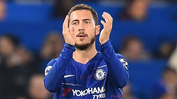 Hazard aplaude a la grada. 