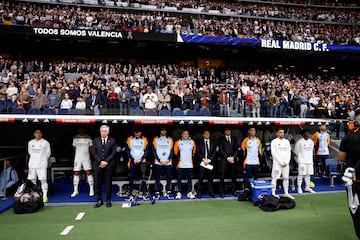 Minuto de silencio del banquillo del Real Madrid por las víctimas de la DANA.