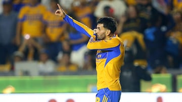 TOPSHOT - Tigres' Argentine forward #07 Angel Correa celebrates after scoring during the Liga MX Apertura tournament football match between Tigres and Tijuana at the UANL University Stadium in San Nicolas de los Garza, Nuevo Leon State, Mexico on October 25, 2025. (Photo by Julio Cesar AGUILAR / AFP)