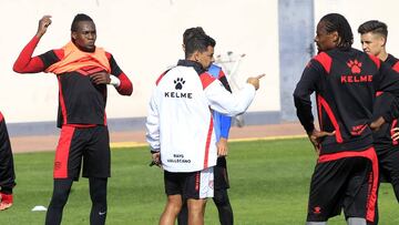 Fecha, horario, cómo ver en directo en televisión y cómo seguir minuto a minuto online el Almería-Rayo Vallecano de la jornada 30 de Liga 1,2,3.