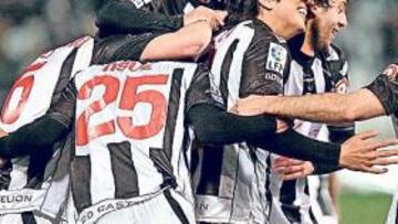 <b>MÁS QUE TRES PUNTOS. </b>Los albinegros son conscientes de que ganar hoy sería dar un paso de gigante hacia el ascenso.