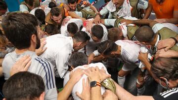 La Selección hace piña en el vestuario antes del partido ante Eslovaquia.