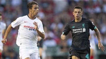 Óliver Torres, ante el Liverpool.