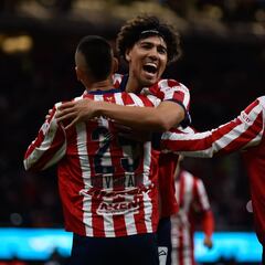 Inyección de confianza para Chivas, que debuta con triunfo