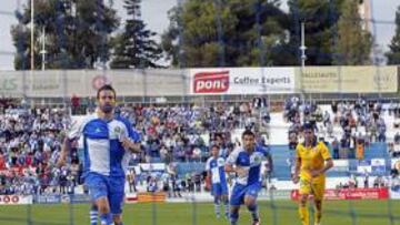 <b>EL GOL. </b>Aarón Bueno logró de penalti el tanto de la victoria de su Sabadell ante el Alcorcón.