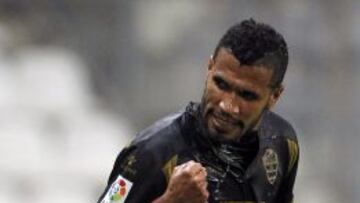 El delantero brasileño del Elche Jonathas de Jesús.