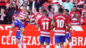 El Granada celebra un gol frente al Lugo en Los Cármenes.