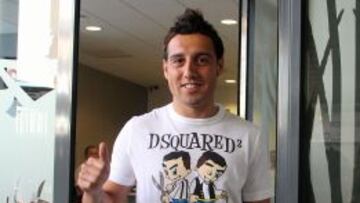 Cazorla, que hace un gesto de aprobación con el dedo, está en la mira atlética.