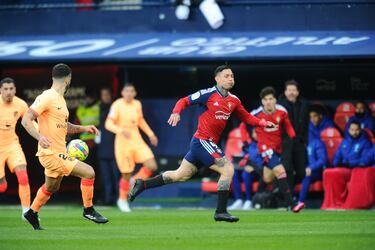 Chimy Avila jugador del Osasuna durante el partido contra el Atlético de Madrid.