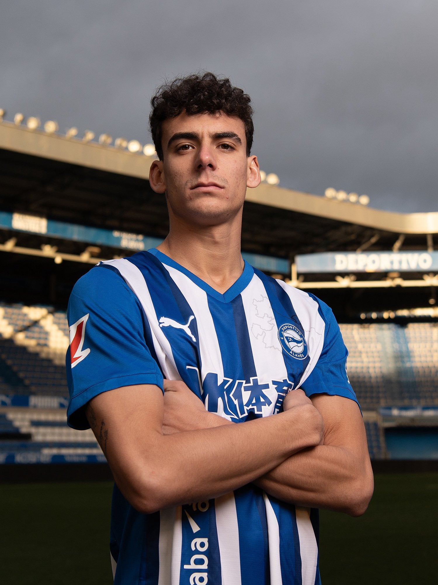 El Alavés hace oficial el fichaje de Ángel Pérez