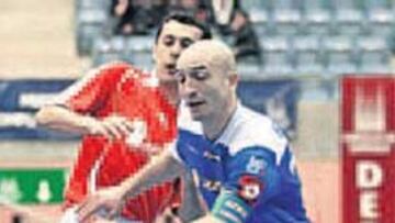 <b>DECEPCIÓN. </b>Ni Riquer ni Azkar ofrecieron su mejor cara en la Recopa.