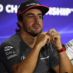 Hamilton: "Espero que Alonso luche con nosotros en 2018"