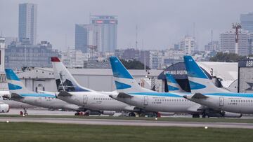 Varias aeronaves se encuentran detenidas en el aeropuerto de Buenos Aires, Argentina. EFE/Juan Ignacio Roncoroni/Archivo