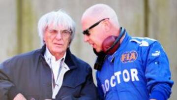 Gary Harstein charlando con Bernie Ecclestone el pasado año.