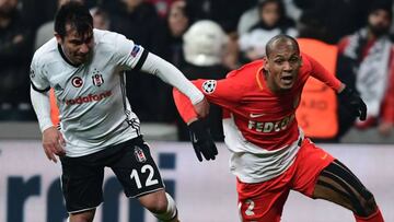 Besiktas&#039; Chilean defender Gary Alexis Medel Soto (L) vies with Monaco&#039;s Brazilian defender Fabinho during the UEFA Champions League Group G football match between Besiktas and Monaco on November 1, 2017, at the Vodafone Park in Istanbul.  / AFP PHOTO / OZAN KOSE