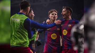 Barcelona abrió el 2026 con victoria 2-0 ante Espanyol. Lewandowski marcó primero y Olmo cerró el juego, resultado que le permite seguir líder de LaLiga.