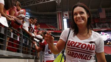 Jennifer Welter, la primera entrenadora mujer en la NFL: Llegó a la NFL en 2015 como asistente interina del coach de los Arizona Cardinals, siendo así la primera mujer con un puesto de entrenadora en la máxima liga de fútbol americano. 