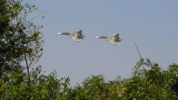 Su-30MK2 fighter planes of the Vietnam People's Air Force undertake drills over Hanoi on November 3, 2022. (Photo by Nhac NGUYEN / AFP) (Photo by NHAC NGUYEN/AFP via Getty Images)