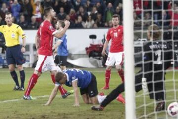 Suiza-Estonia. Haris Seferovic celebró uno de los goles.