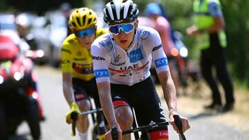 El ciclista esloveno Tadej Pogacar rueda junto al dan¨¦s Jonas Vingegaard en la decimoctava etapa del Tour de Francia con final en Hautacam.