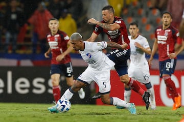 Con goles de Andrés Ibargüen y Déinner Quiñones, Medellín venció 2-1 a Nacional de Montevideo en el Atanasio Girardot. El Poderoso sigue en la pelea por clasificar a octavos.