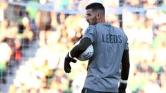 Kiko Casilla, durante el calentamiento previo a un partido amistoso de la pretemporada del Leeds.