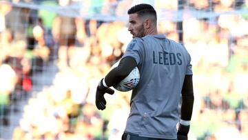 Kiko Casilla, durante el calentamiento previo a un partido amistoso de la pretemporada del Leeds.