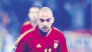 <b>De la Peña dueño del balón</b> Una vez más De la Peña tiene la gran oportunidad. De sus botas debe salir un fútbol rápido, diverso, fluido y sencillo. Suya será la transición y, en colaboración con Raúl, tendrán que mantener la tensión del grupo hasta el final.