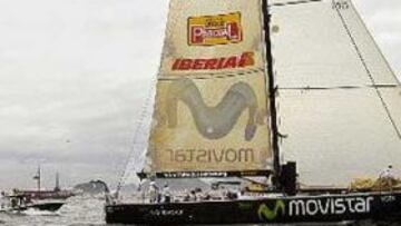 <B>APRIETA.</B> El barco español ha recortado su desventaja con respecto al líder.