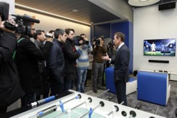 Recorrido en imágenes de las instalaciones de la residencia del primer equipo, de la cantera y del equipo blanco de baloncesto. Emilio Butragueño.