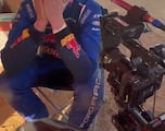 Se os va a caer una lágrima: Laia Sainz salva el Dakar de Nani Roma con esta escena que pasará a la historia
