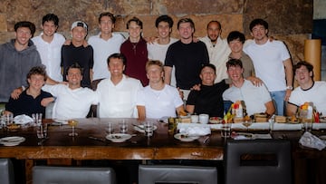 Foto de familia de los pilotos de F1 que acudieron a la cena de fin de temporada en Abu Dhabi.