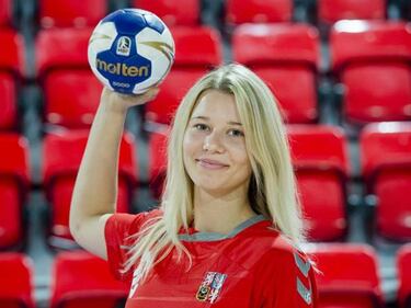 Las 16 bellezas que deslumbran en el Europeo de Balonmano