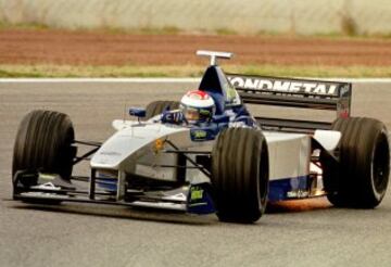 Marc Gené se inició en la máxima categoría en 1999 con Minardi y logró un punto. Siguió un año más con la escudería italiana.