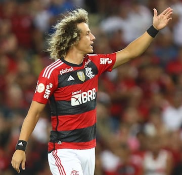 David Luiz, hoy en día, defiende la camiseta de Flamengo, club con el que ya ganó una Copa Libertadores de América.