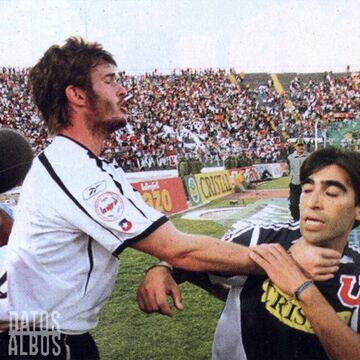 En el polémico clásico de abril de 2005, Ángel Carreño marcó el 1-1 a los 82'. Ese gol terminó en una masiva pelea que tuvo como protagonistas principales a Jorge Valdivia y Johnny Herrera, que desvió toda la atención, por sobre el gol.