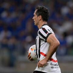 El viejo conocido de Betis y Málaga que rivaliza con Cristiano Ronaldo y Messi